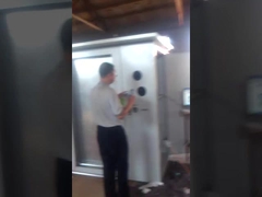 機械をリサイクルするプラスチックびん